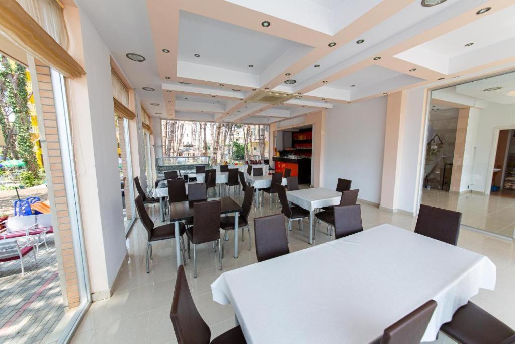 Intea Hotel Golem  Bagian luar foto
